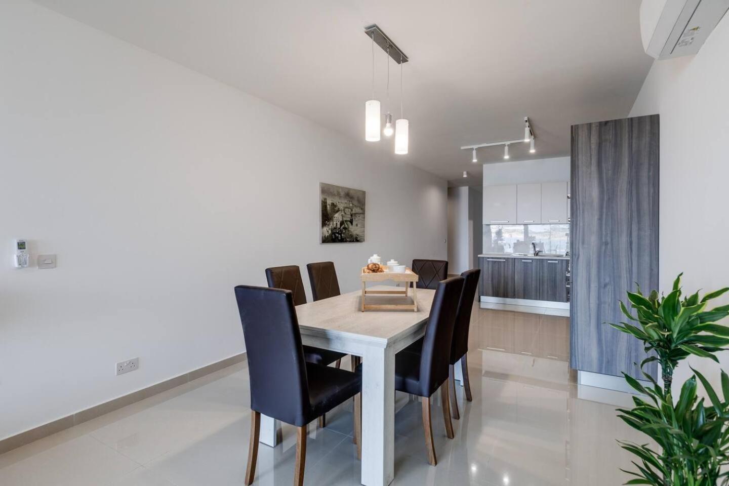 9ten11 Seafront By Homely Mellieħa
