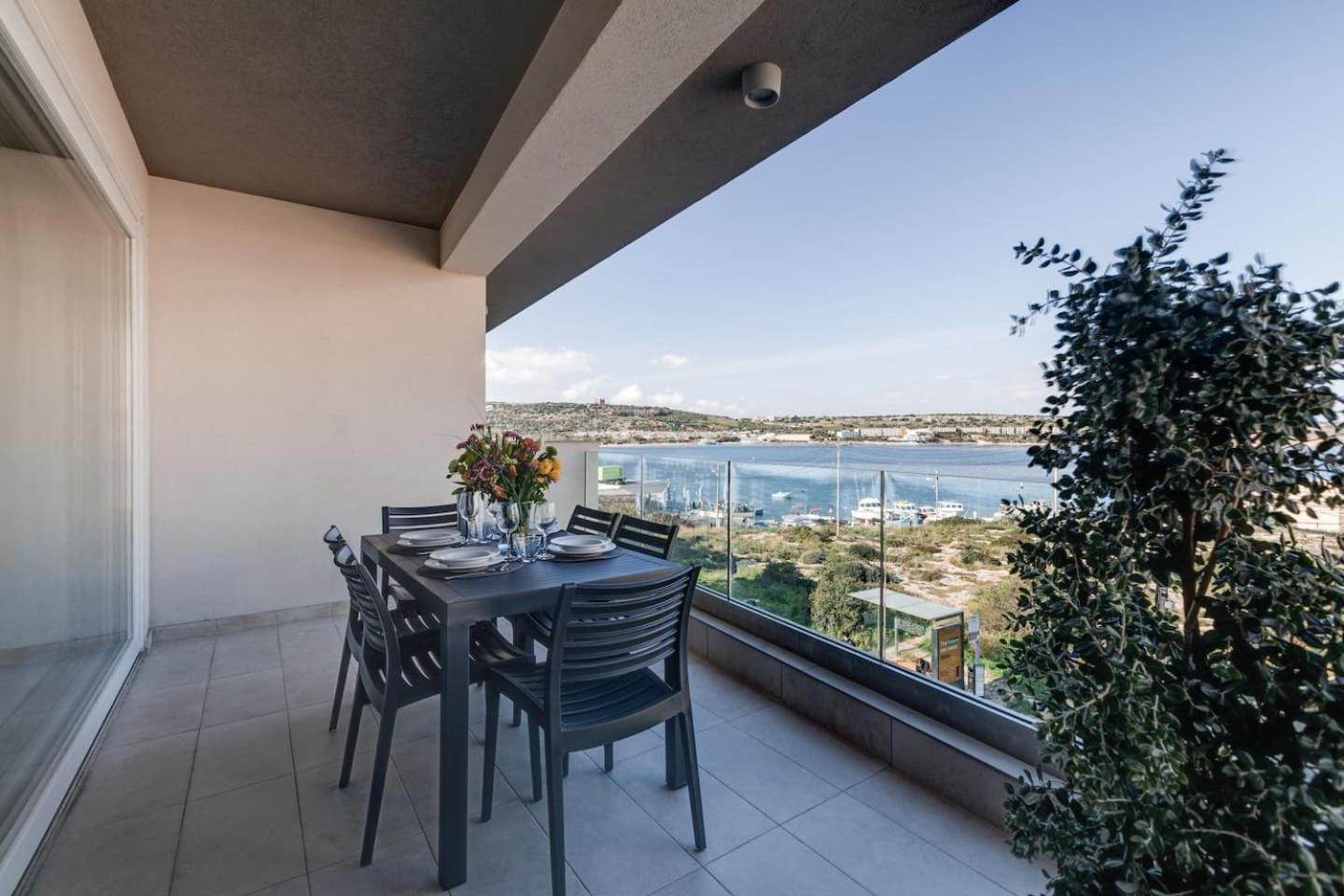 9ten11 Seafront By Homely Mellieħa