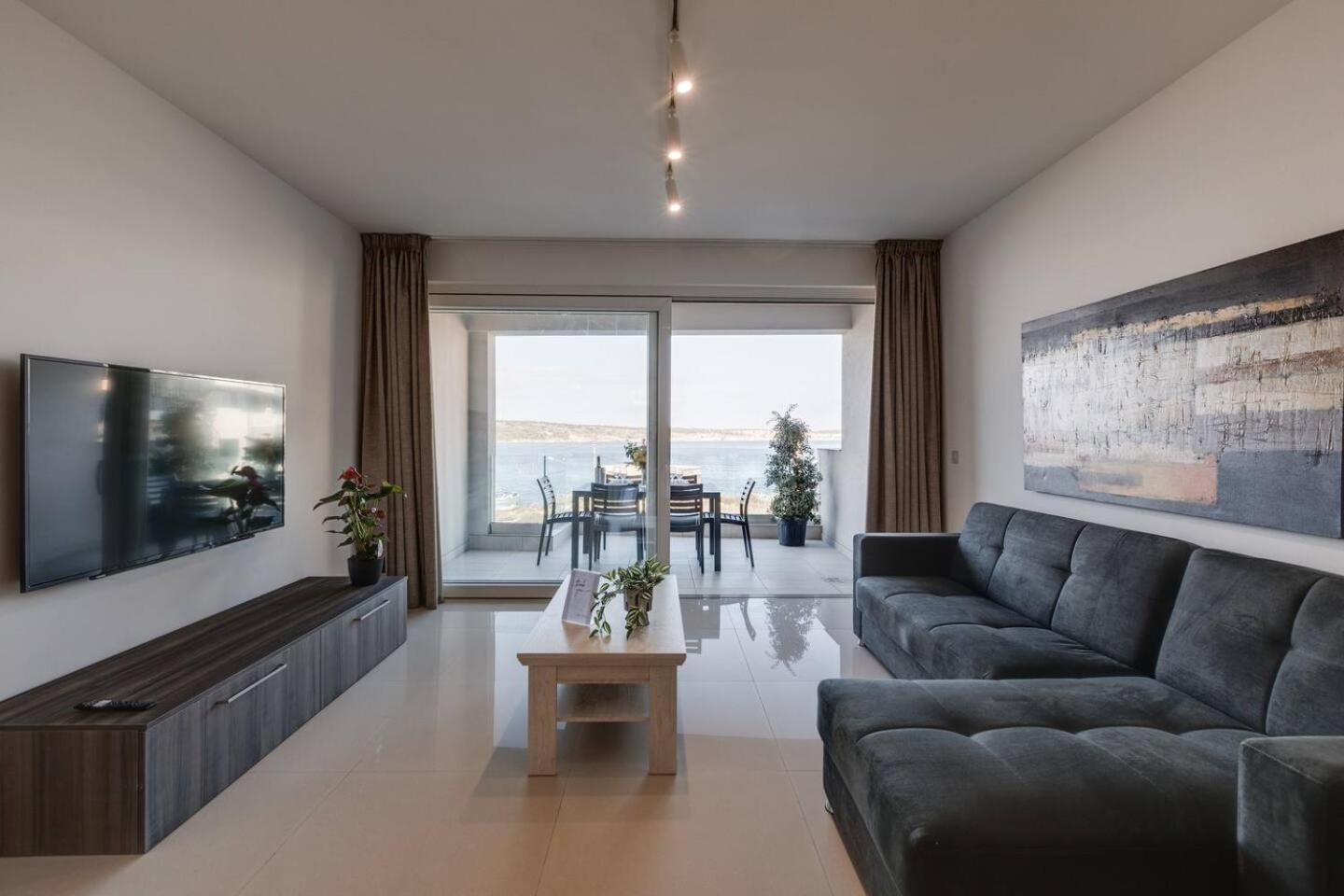 9ten11 Seafront By Homely Апартаменты
